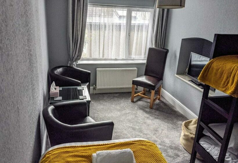 غرفة عائلية, The Wildings Hotel & Tudno S Restaurant