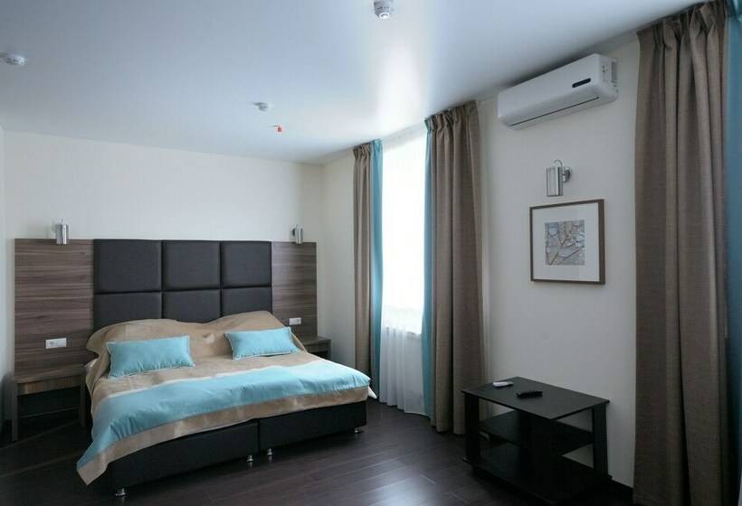 סוויטת ג'וניור, Yamskoy