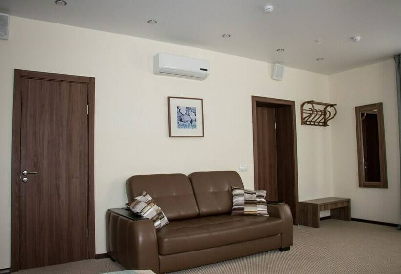 سوییت جونیور, Yamskoy