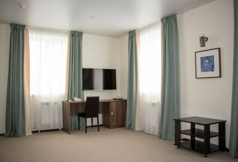 סוויטת ג'וניור, Yamskoy