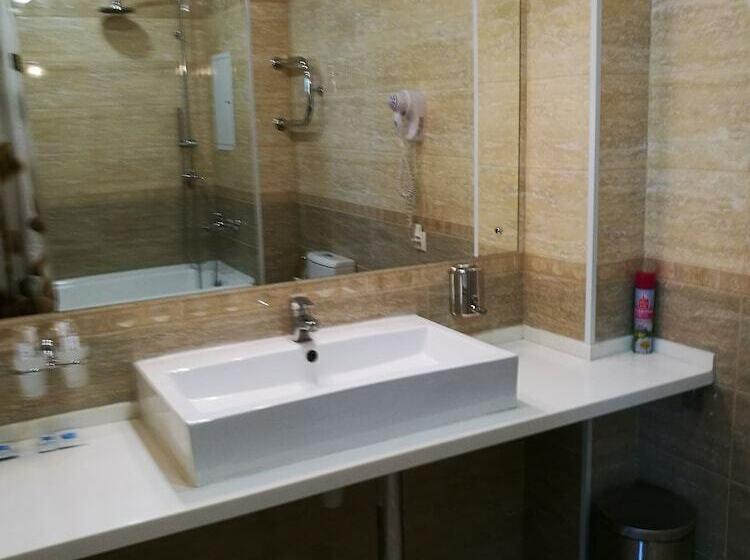 סוויטת ג'וניור, Yamskoy