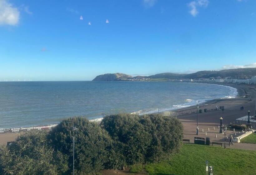 غرفة قياسية إطلالة جانبية علي البحر, The Wildings Hotel & Tudno S Restaurant