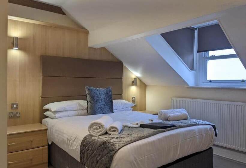 غرفة قياسية إطلالة جانبية علي البحر, The Wildings Hotel & Tudno S Restaurant