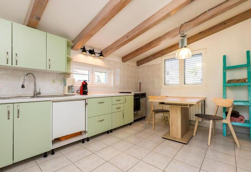 Апартаменты 1 Спальня, Alaburic Rooms & Apartment