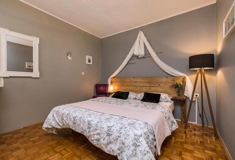 Апартаменты 1 Спальня, Alaburic Rooms & Apartment