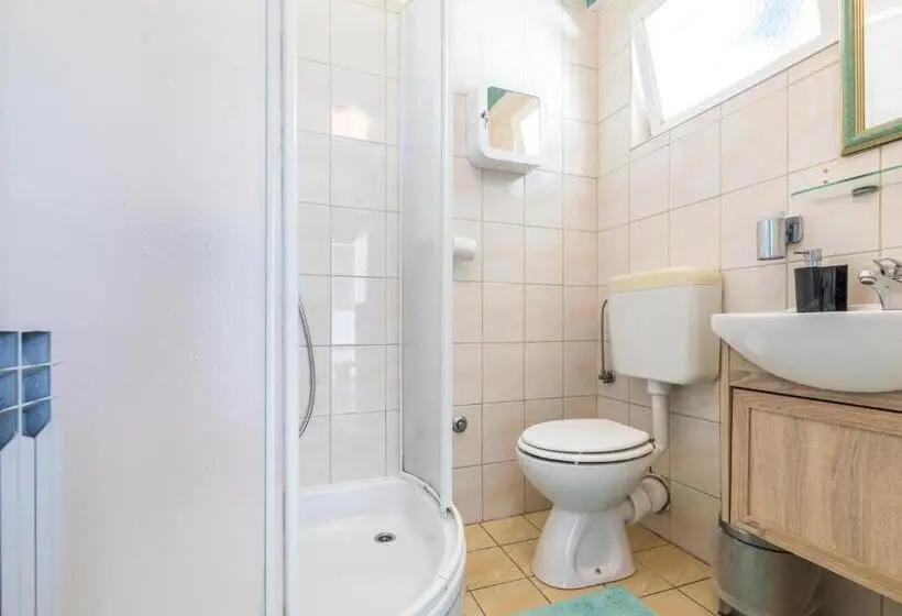 اتاق عادی, Alaburic Rooms & Apartment