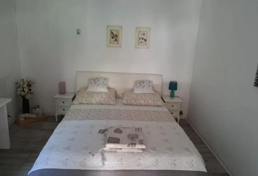 اتاق استاندارد, Alaburic Rooms & Apartment