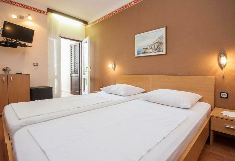 Номер Стандарт с Балконом Вид на Сад, Villa Daniela