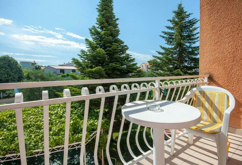 Номер Стандарт с Балконом Вид на Сад, Villa Daniela