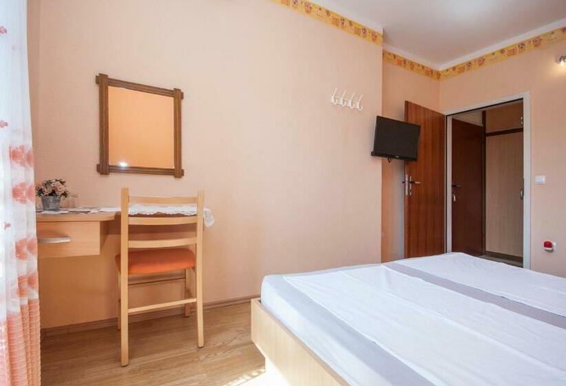 Номер Стандарт с Балконом Вид на Сад, Villa Daniela