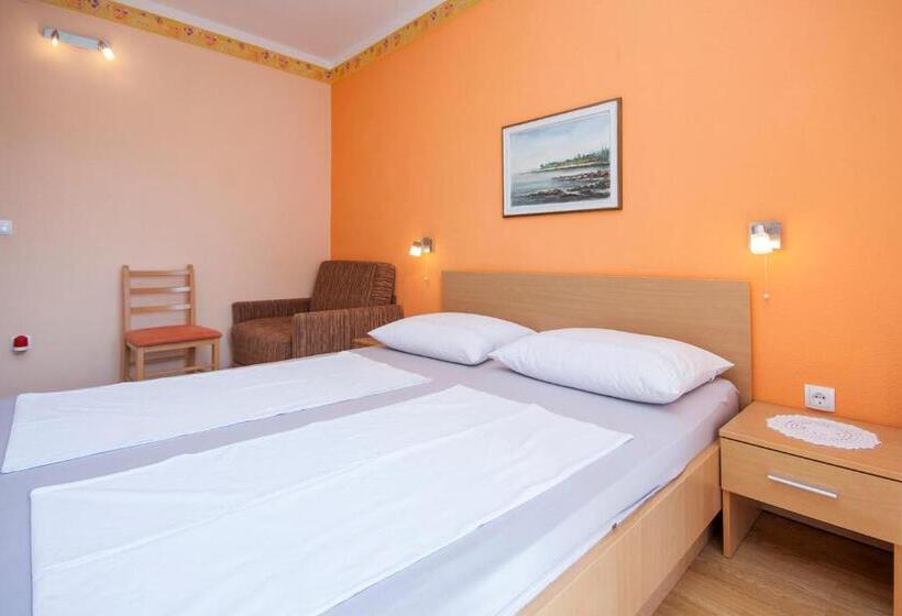 Номер Стандарт с Балконом Вид на Сад, Villa Daniela