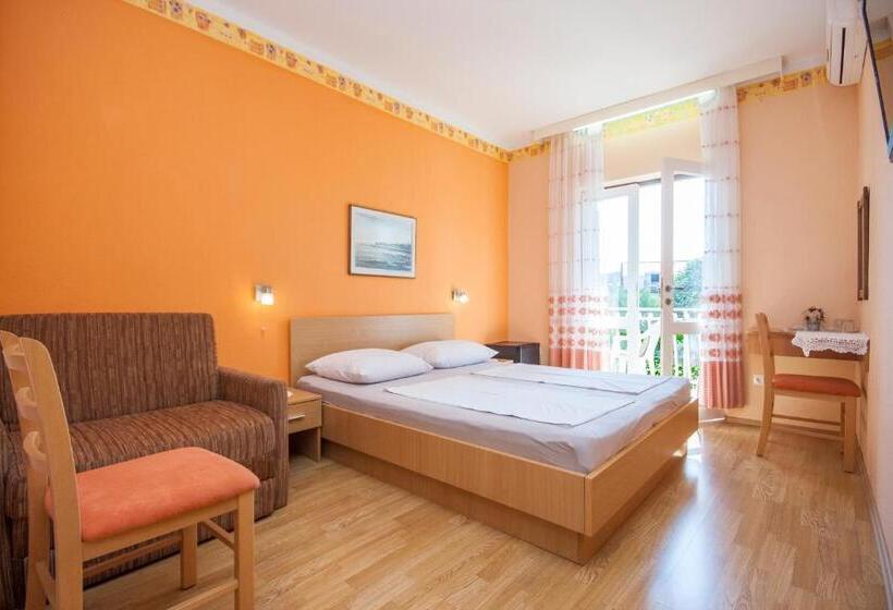 Номер Стандарт с Балконом Вид на Сад, Villa Daniela