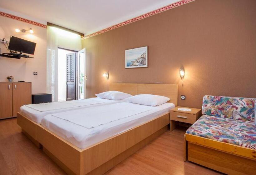 Номер Стандарт с Балконом Вид на Сад, Villa Daniela