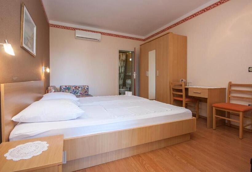 Номер Стандарт с Балконом Вид на Сад, Villa Daniela