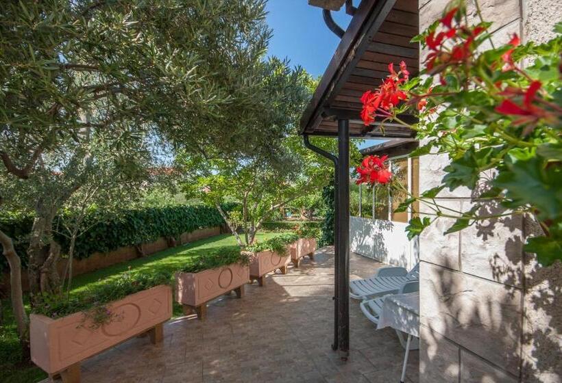 Апартаменты 1 Спальня с Террасой, Villa Daniela