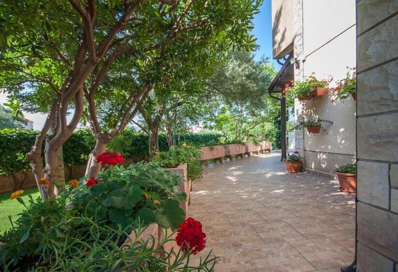 Апартаменты 1 Спальня с Террасой, Villa Daniela