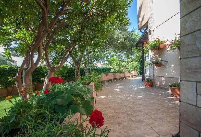 テラス付き1ベッドルームアパートメント, Villa Daniela