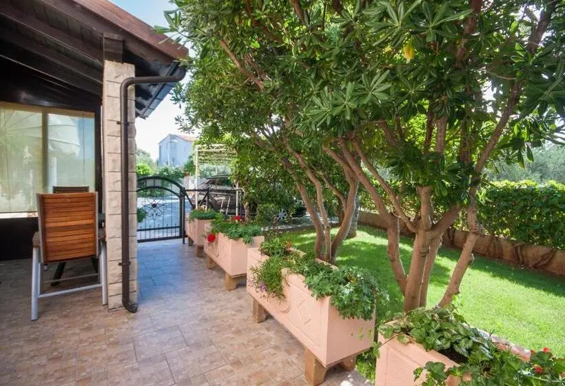 テラス付き1ベッドルームアパートメント, Villa Daniela