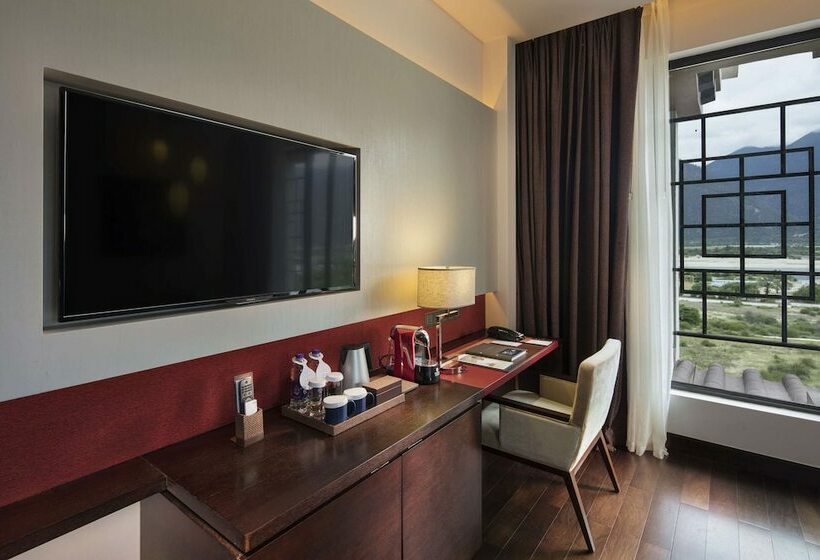 Quarto Estandar, Hilton Linzhi Resort