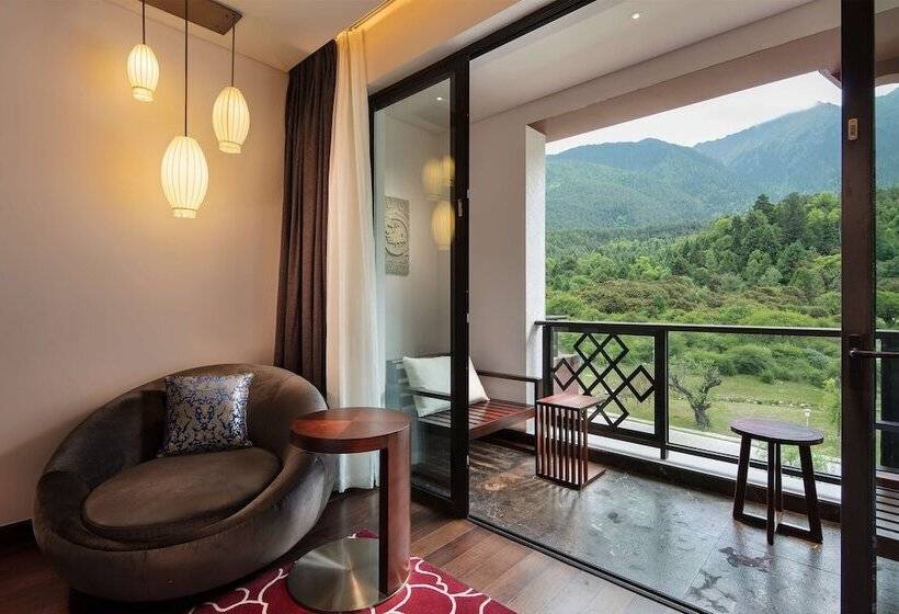 Quarto Deluxe, Hilton Linzhi Resort