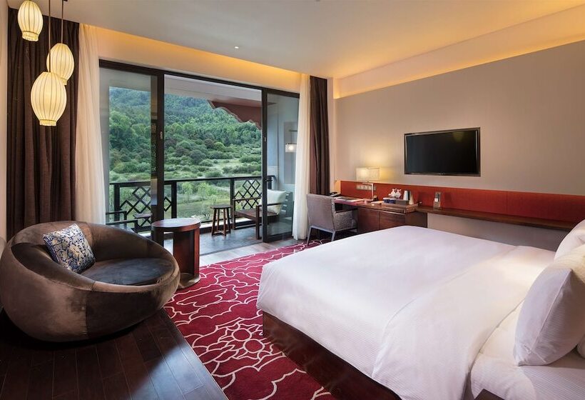 디럭스 룸, Hilton Linzhi Resort