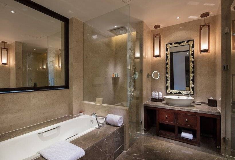 로얄 스위트, Hilton Linzhi Resort