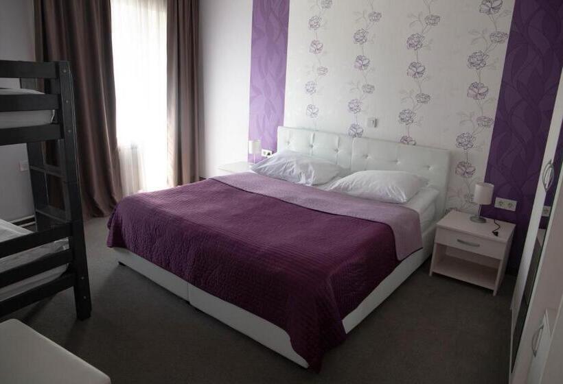 ファミリールーム, Art