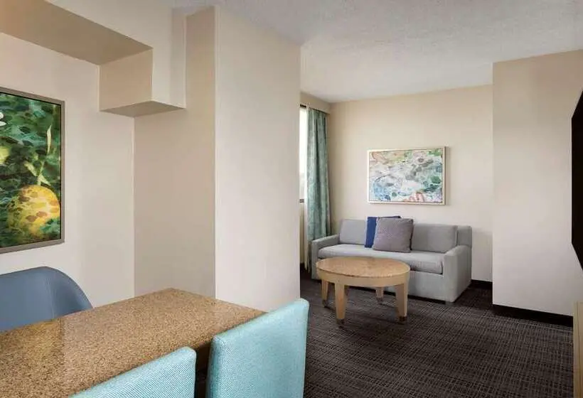 キングサイドベッドのスタンダードワンルーム, Embassy Suites By Hilton Boulder