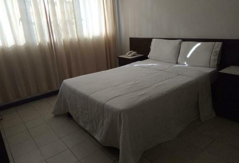 غرفة قياسية, Estación