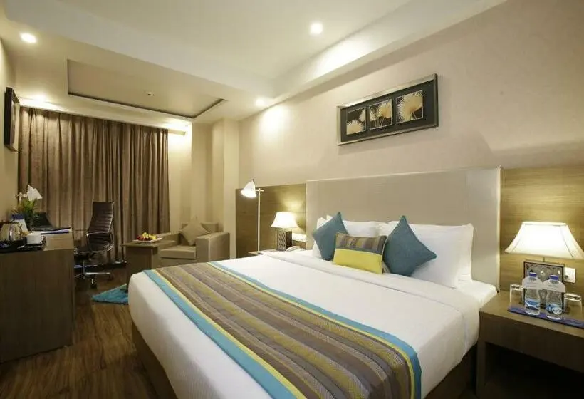 キングサイズベッドのスーペリアルーム, Golden Tulip Suites Gurgaon