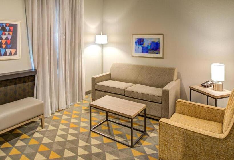 キングサイズベッドのスイートルーム, Holiday Inn Hotel & Suites Houston West Katy Mills, An Ihg