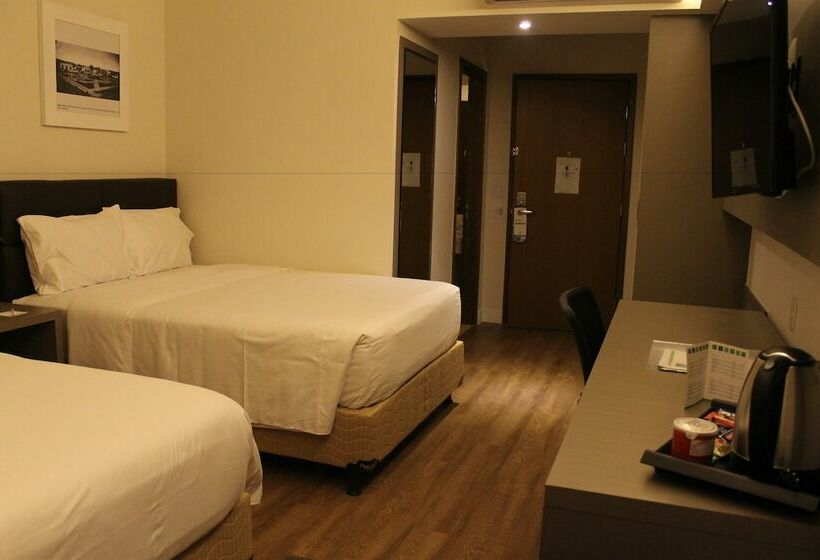 Номер Стандарт 2 Двуспальные Кровати, Holiday Inn Goiania, An Ihg