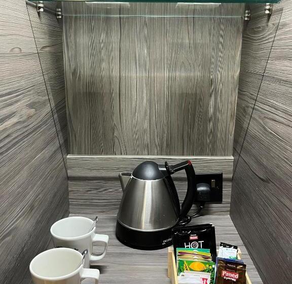 Номер Стандарт, Indigo   Cardiff, An Ihg