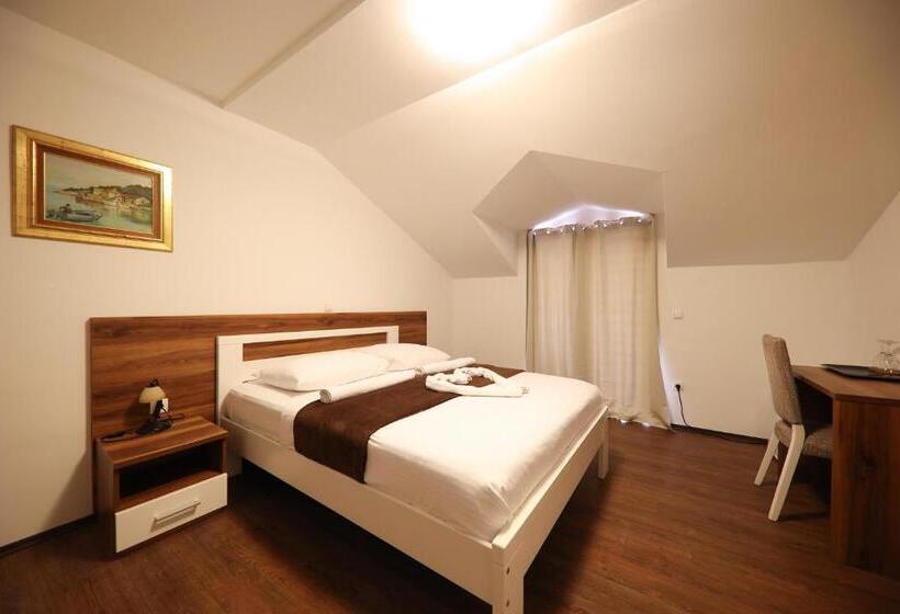 غرفة سوبيريور ثلاثية مطلّة علي البحر, Murter