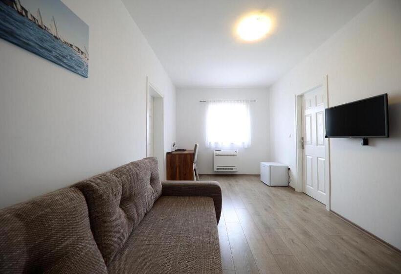 غرفة ديلوكس مطلّة علي البحر مزوَّدة بشُرفة, Murter