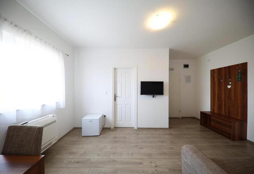 غرفة ديلوكس مطلّة علي البحر مزوَّدة بشُرفة, Murter