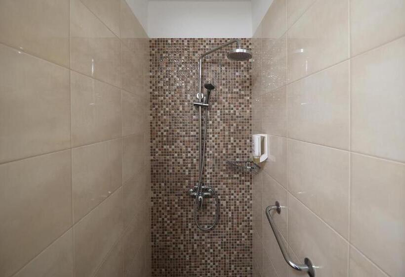 غرفة قياسية مزوَّدة بشُرفة, Murter