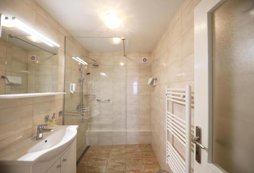 غرفة قياسية, Murter