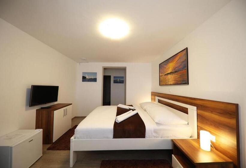 غرفة قياسية, Murter