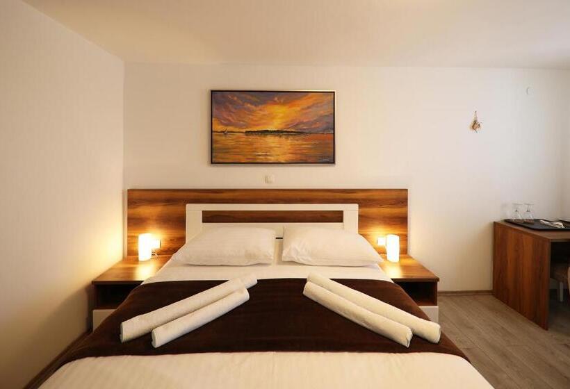 غرفة قياسية, Murter