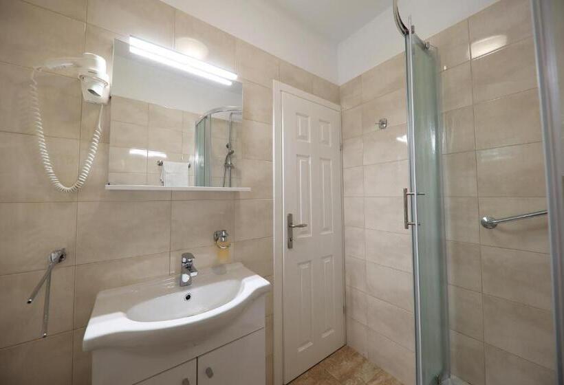 جناح مزود بتراس, Murter