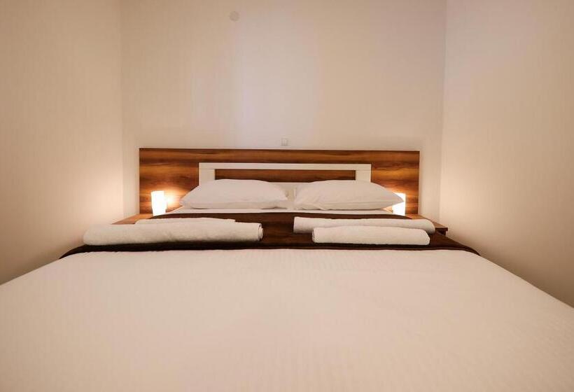 جناح مزود بتراس, Murter