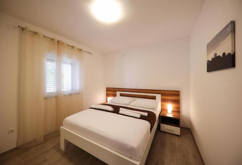 جناح مزود بتراس, Murter