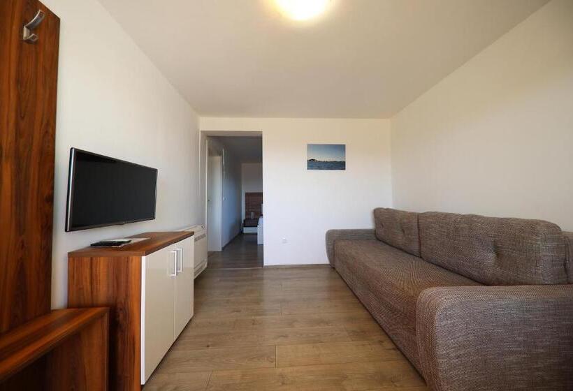 جناح مطل على المدينة, Murter