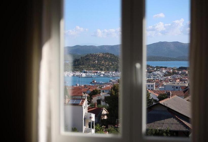 جناح ديلوكس مطل على البحر, Murter