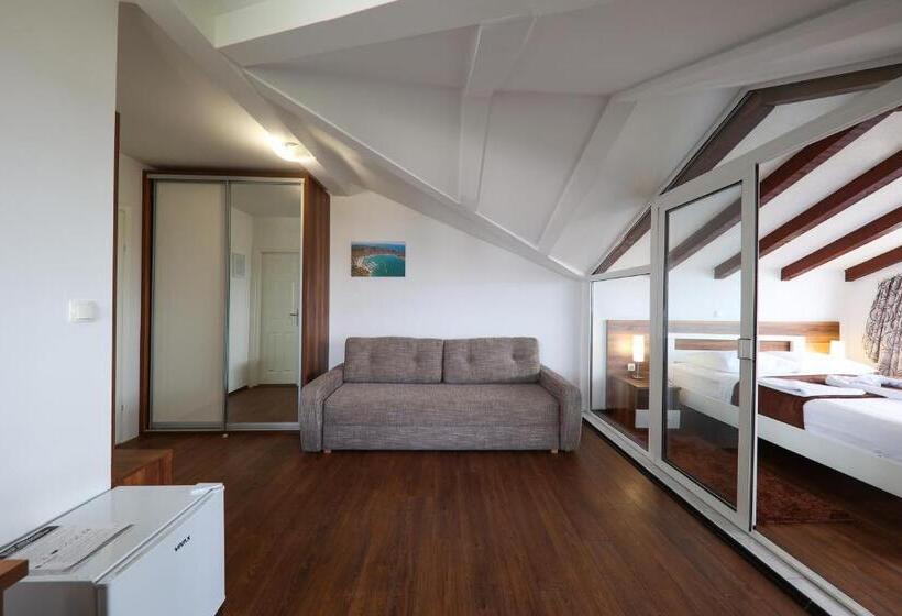 جناح ديلوكس مطل على البحر, Murter