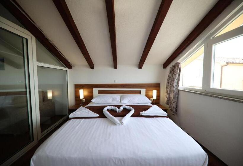 جناح ديلوكس مطل على البحر, Murter