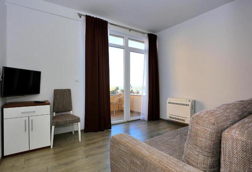 غرفة قياسية مطلّة علي البحر مزوَّدة بشُرفة, Murter