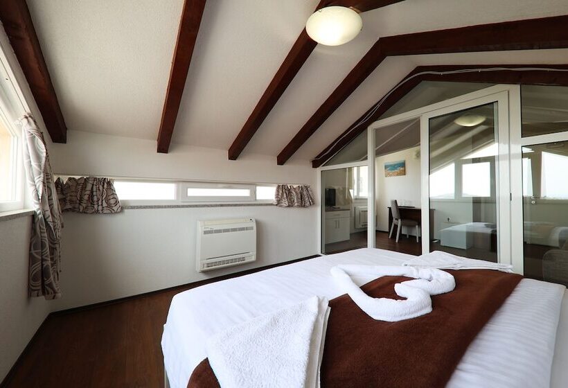 جناح ديلوكس مطل على البحر, Murter