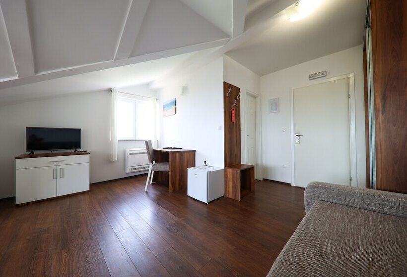 جناح ديلوكس مطل على البحر, Murter